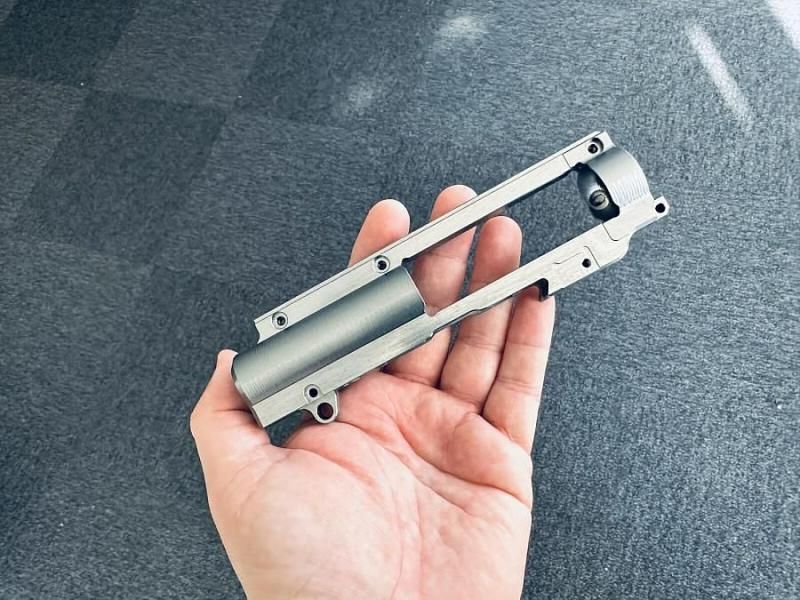 【RETRO ARMS】CNC Upper split gearbox V2 (8mm) - QSC 2025