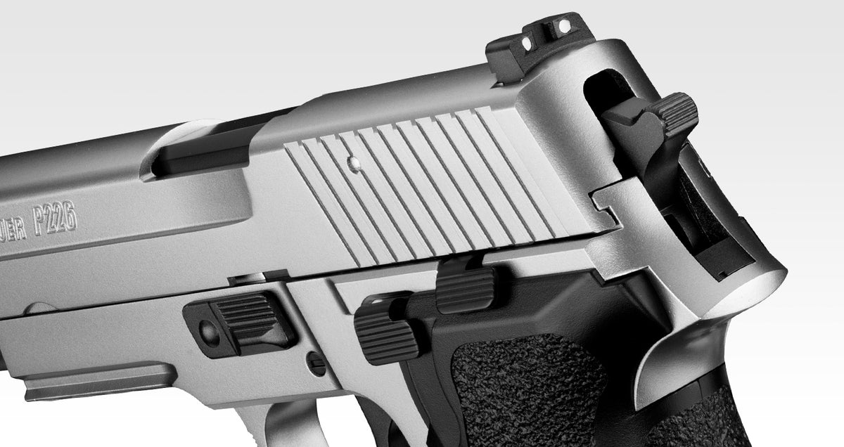 SIG SAUER P226 E2 カスタム品・マガジン2本・ホルスターつき-