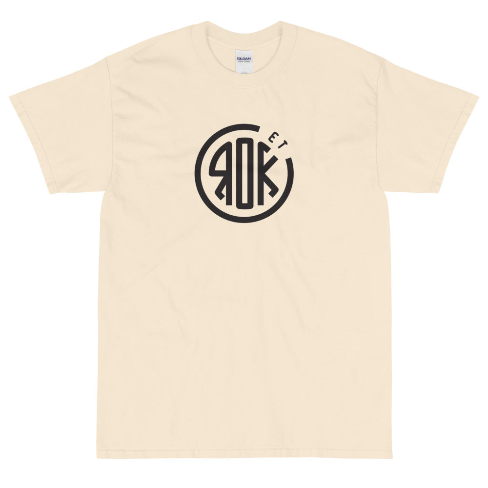 【受注生産】 ROCK-et x ksym.dsnLab "SIG" ブラックプリント 半袖ユニセックスTシャツ