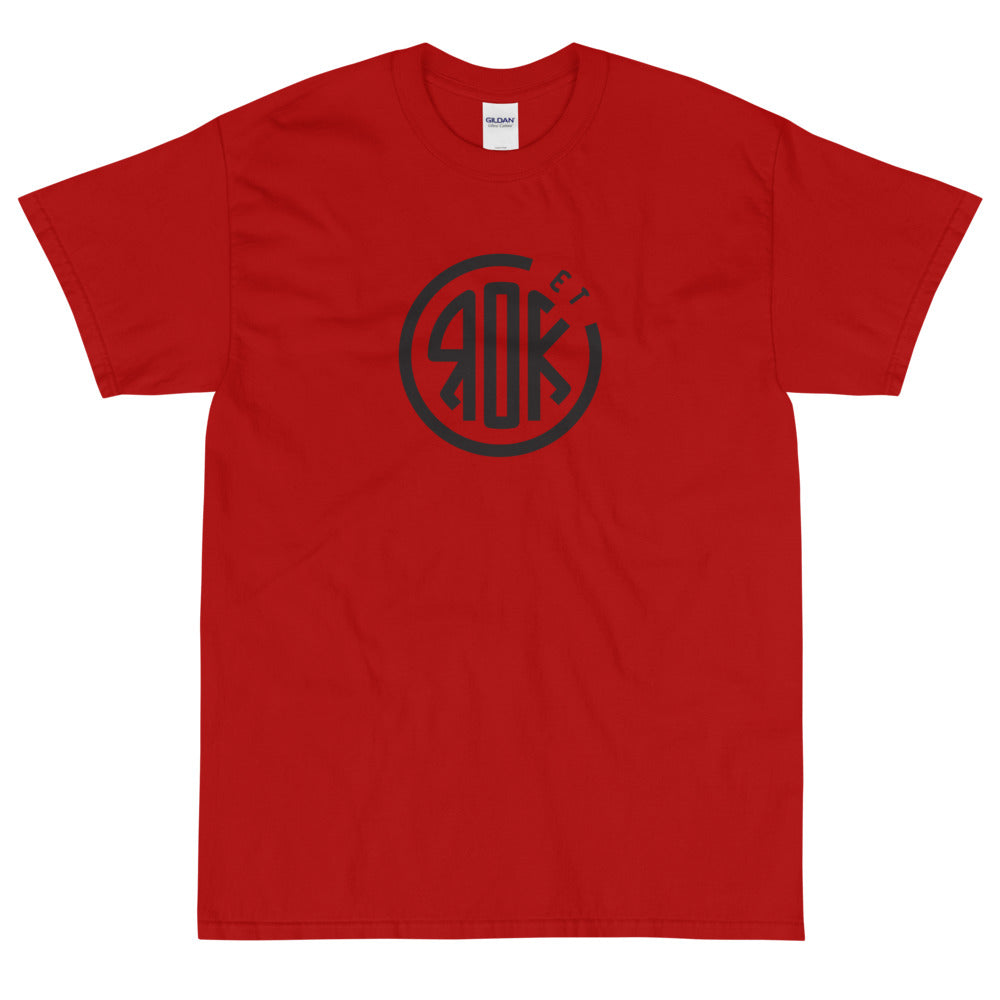 【受注生産】 ROCK-et x ksym.dsnLab "SIG" ブラックプリント 半袖ユニセックスTシャツ